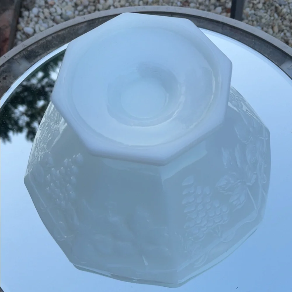 Anchor Hocking Milk Glass Fruit Bowl - Picture 3 of 3